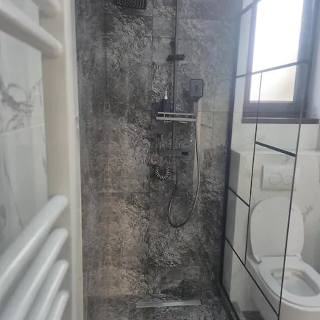 Anda Cu 2 In Mamaia Sat Pe Plaja