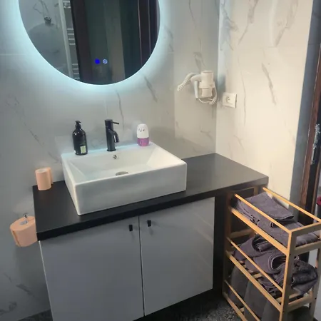 Anda Cu 2 In Mamaia Sat Pe Plaja *